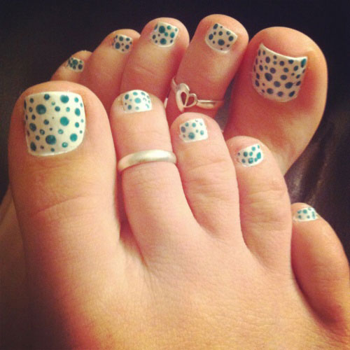 Polka Dot Toe Nail Art