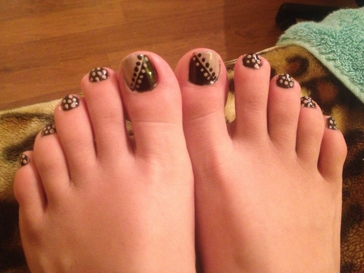 Toe Nail Design with Polka Dots