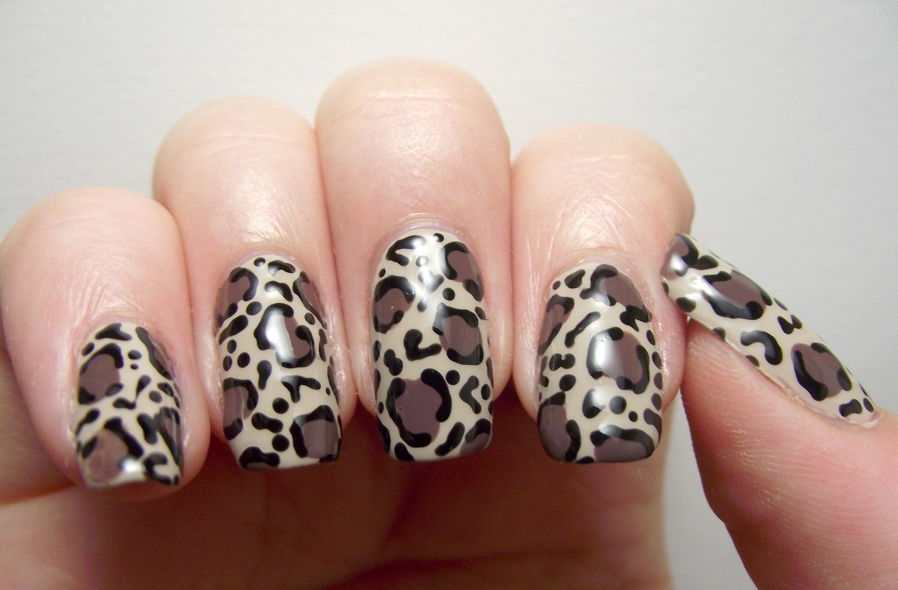 Leopard Nail Design