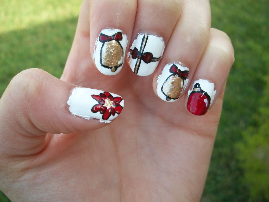 Red and Gold Nail Art Designs