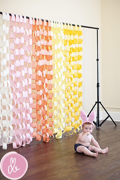 DIY Paper Chain Backdrop DIY Paper Chain Backdrop