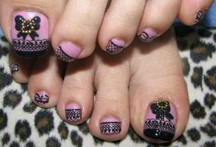 Butterfly Toe Nail Art Design