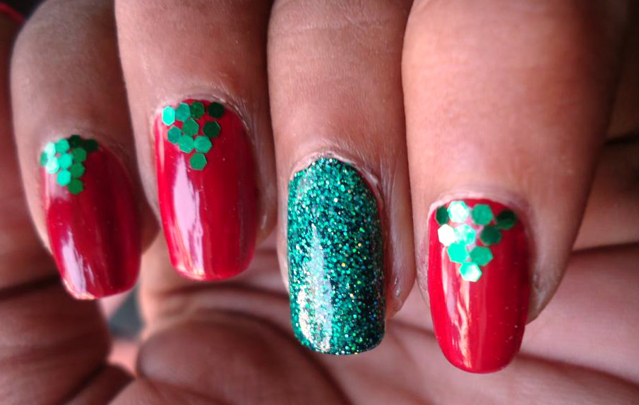 Easy Christmas Nail Art Design