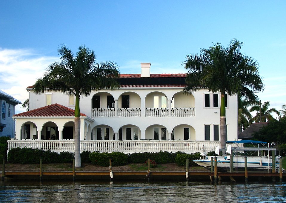 Free Photos House with Palm Trees