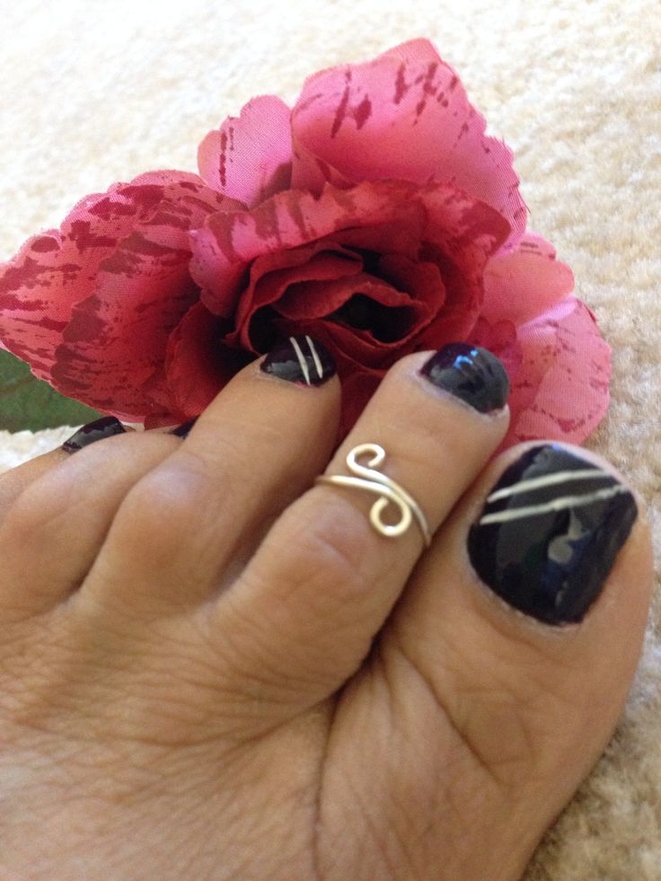 Black and White Toe Designs Black and White Toe Designs