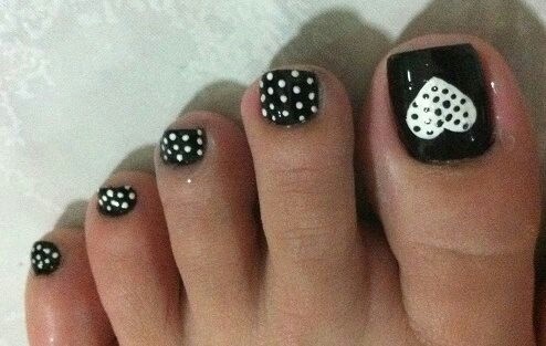 Black and White Toe Nail Art Designs Black and White Toe Nail Art Designs