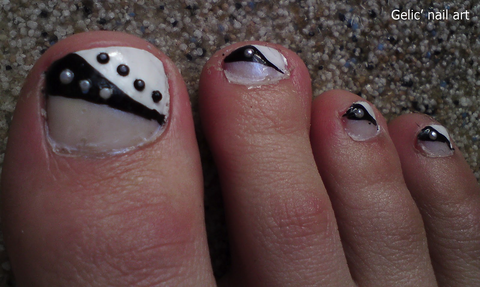 Black and White Toe Nail Art Black and White Toe Nail Art
