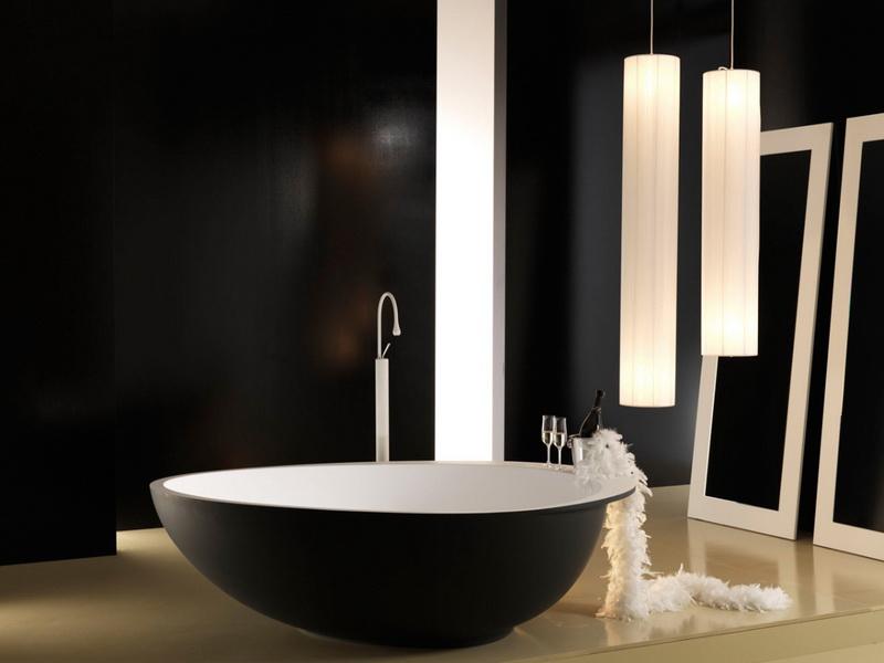 Black and White Bathroom Design