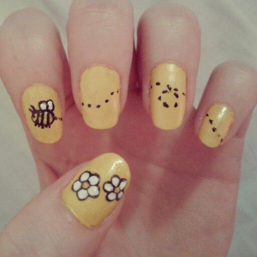 Bee Nail Art