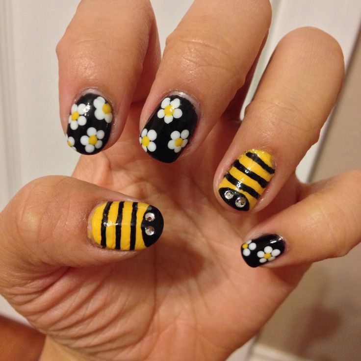 Bees and Flower Nail Art Design