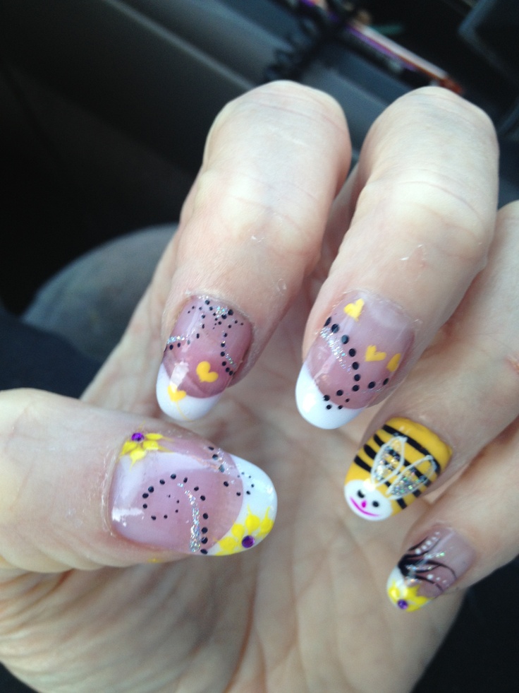 Bumble Bee Nail Art