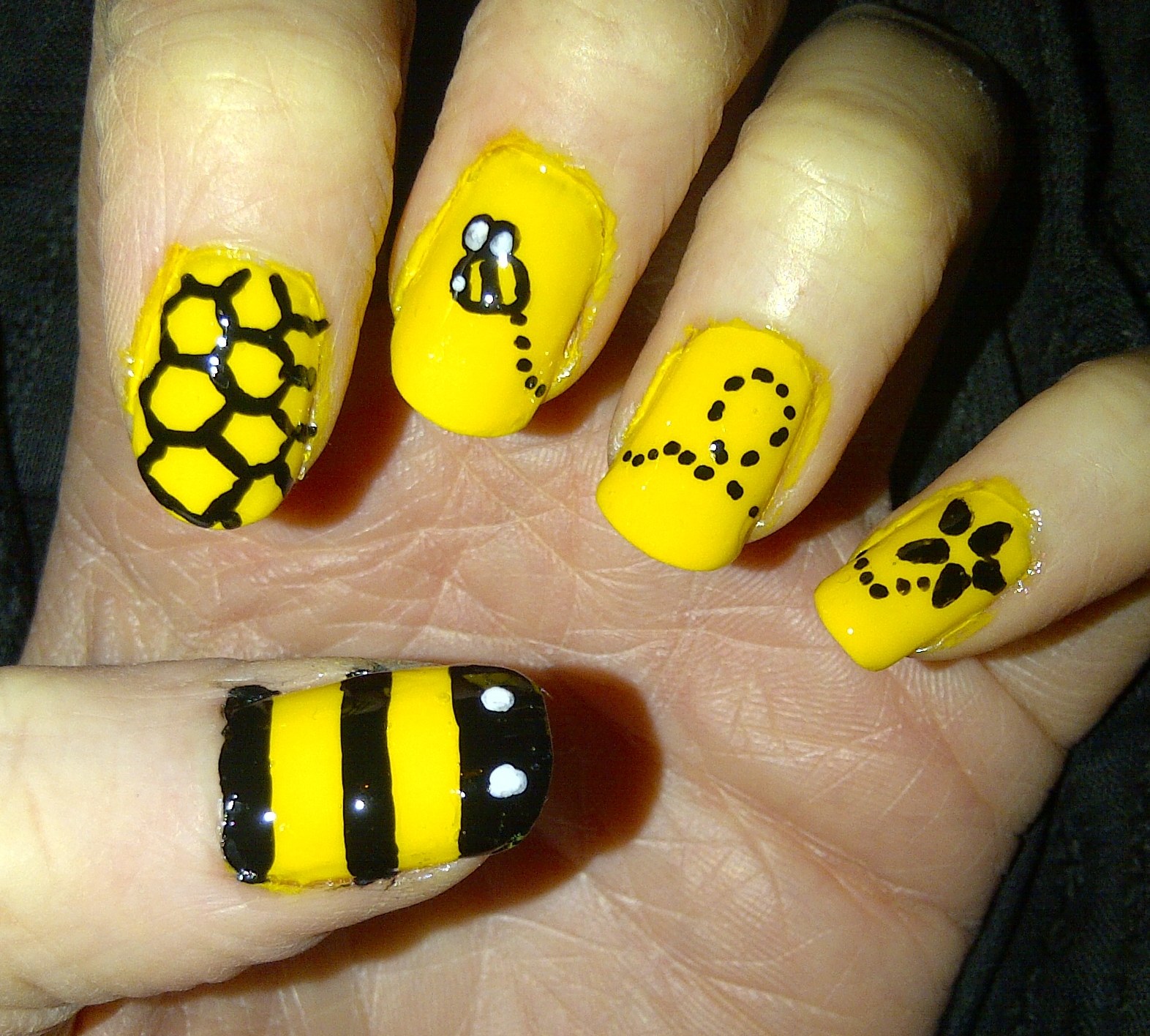 Bumble Bee Nails