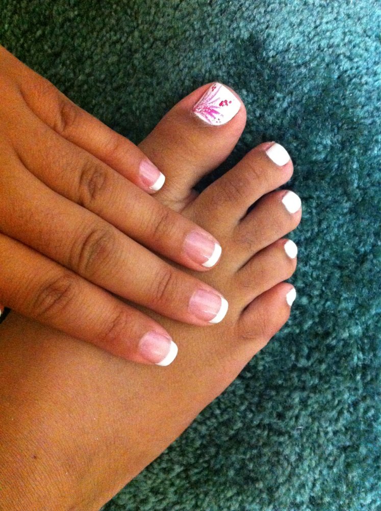 French Tip Toe Nails with Design French Tip Toe Nails with Design