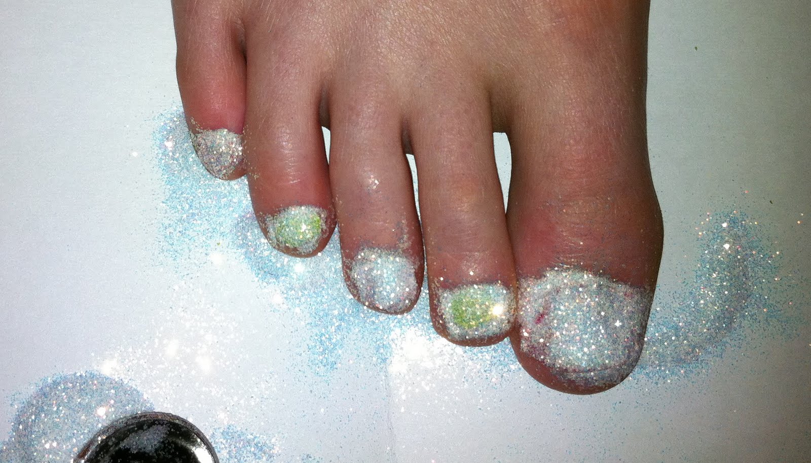Toe Nail Designs with Glitter