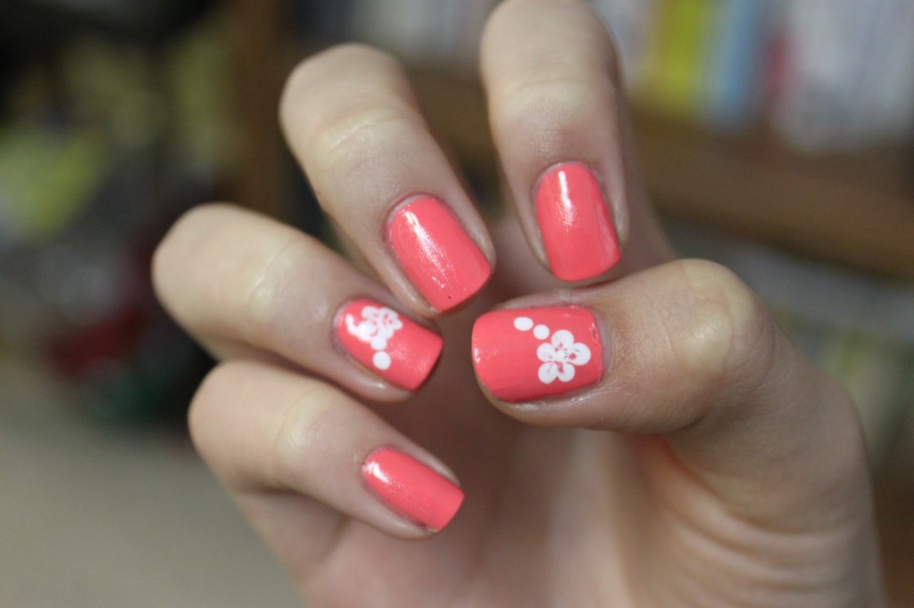 Simple Flower Nail Art Design Simple Flower Nail Art Design