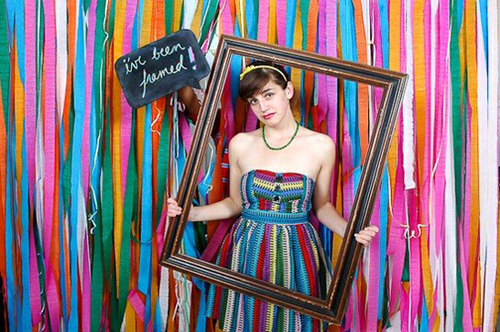 DIY Streamer Backdrop Photo Booth DIY Streamer Backdrop Photo Booth