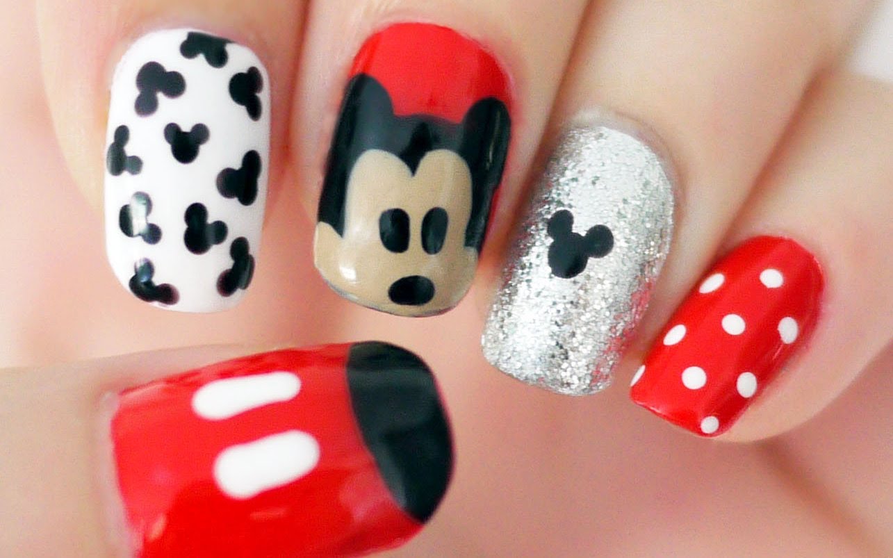 Mickey Mouse Nail Art