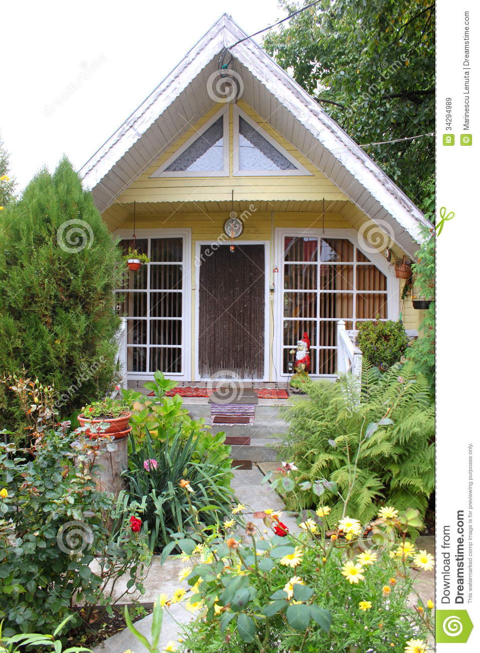 Beautiful Small House with Garden