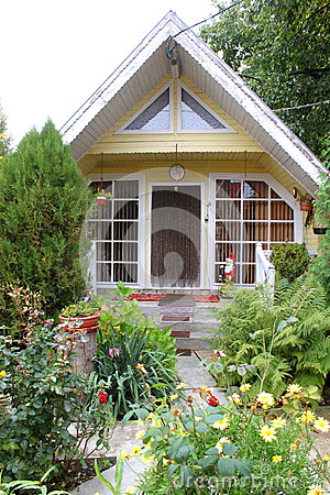 Beautiful Small House with Garden