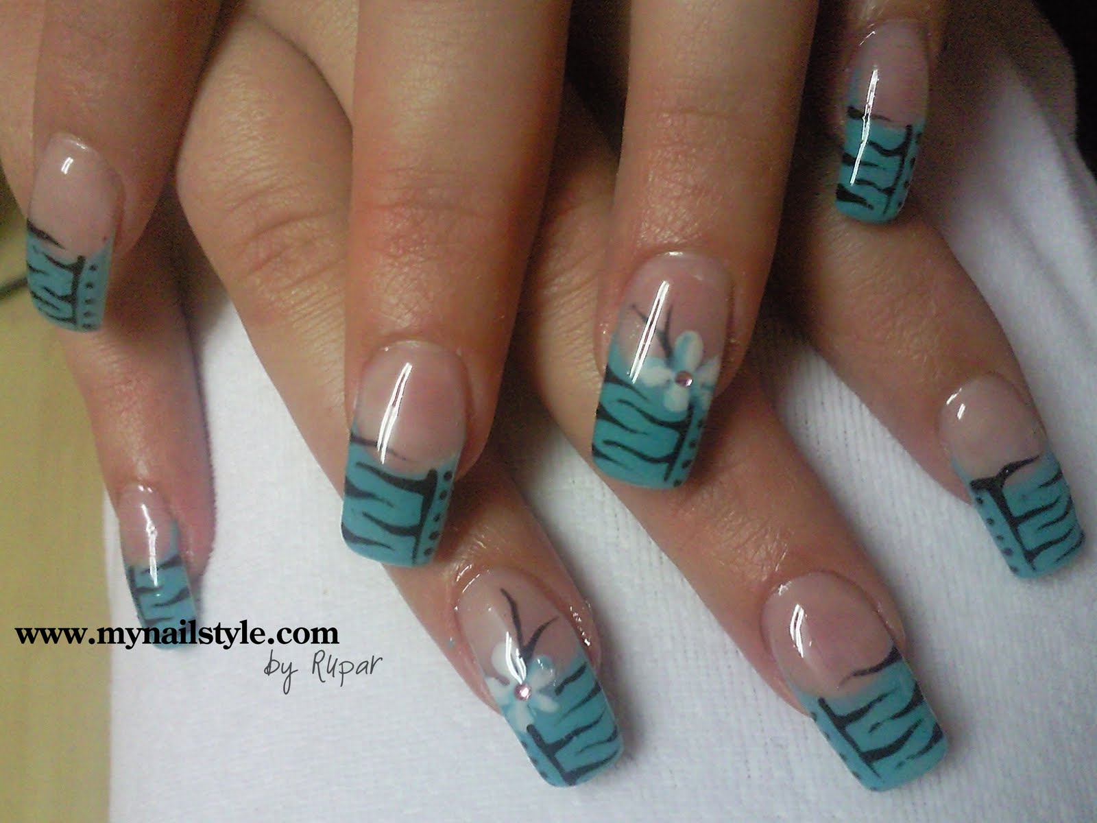 Blue Flower Nail Art