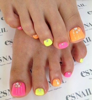 Summer Toe Nail Design