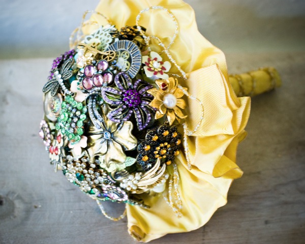 DIY Brooch Wedding Bouquet