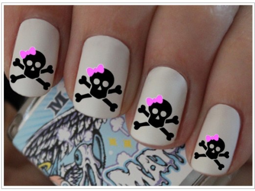 Halloween Nail Art Skulls with Bows