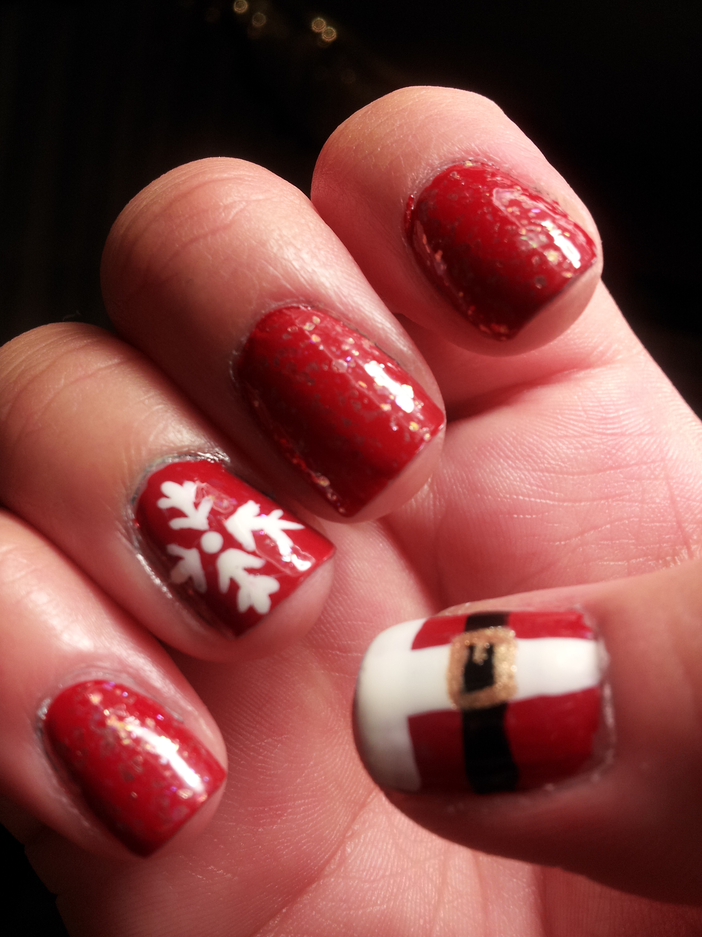 Cool and Easy Christmas Nail Designs