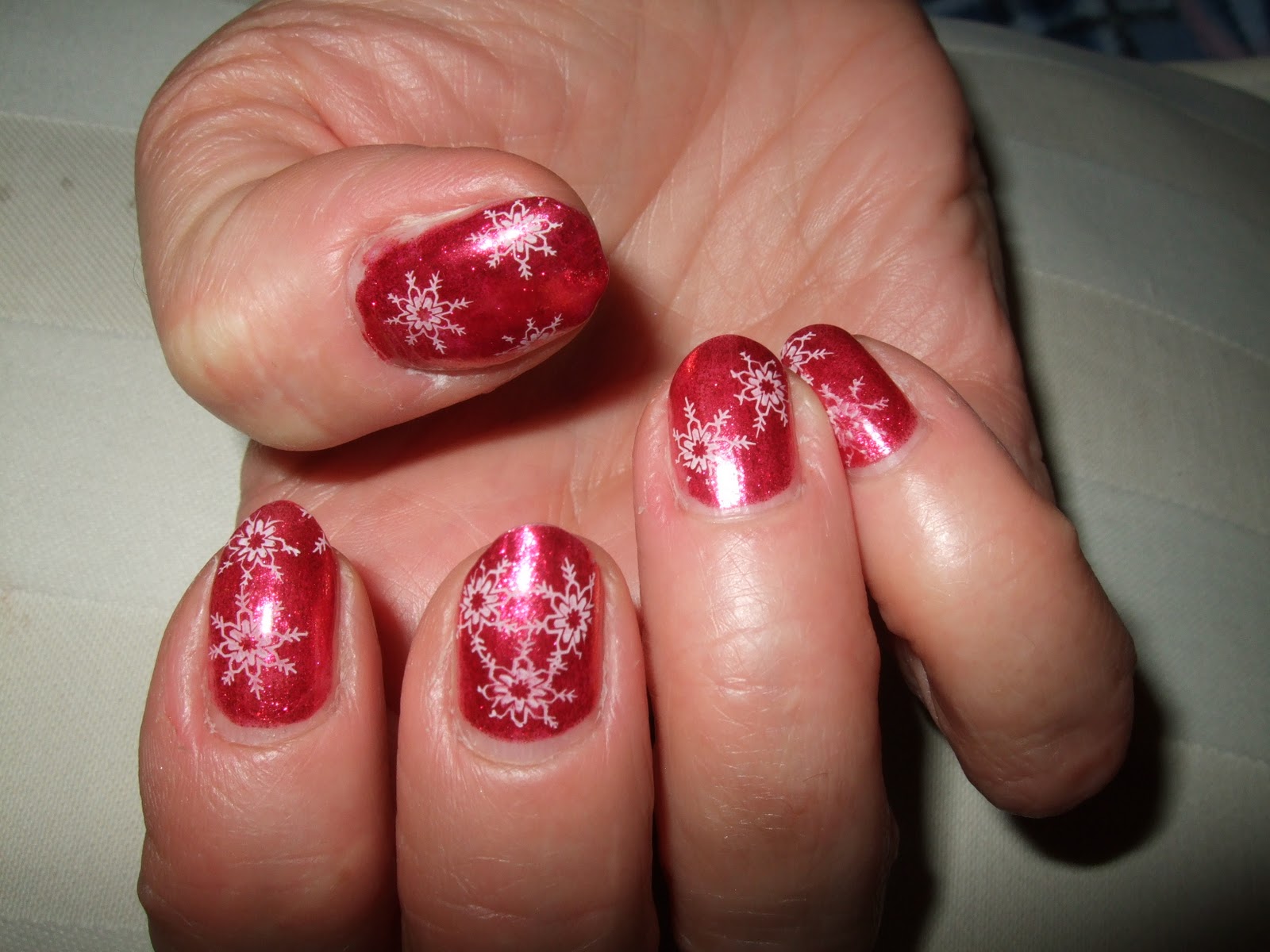 6. Small Christmas Nail Designs with Glitter - wide 1
