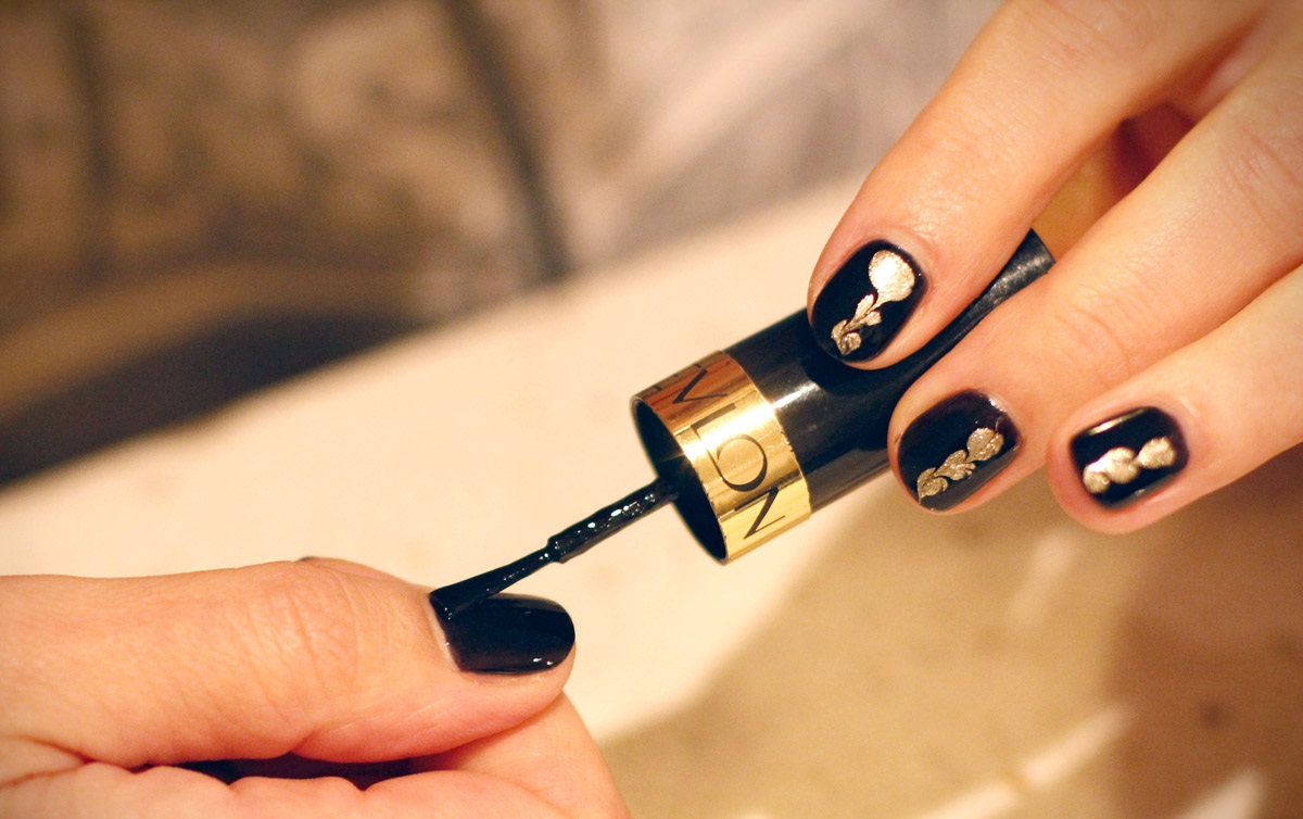 Black and Gold Nail Designs