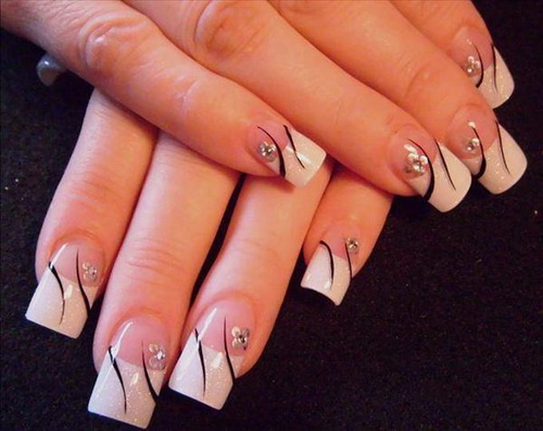 Pretty White Nails with Design Pretty White Nails with Design