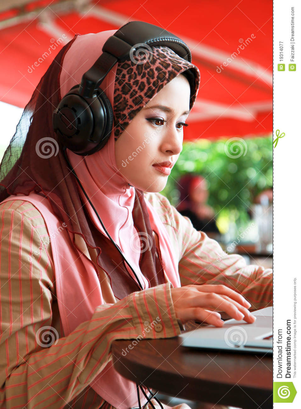 10 Beautiful Muslim Women Stock Photos Images
