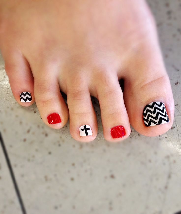 Chevron and Anchor Toe Nail Designs