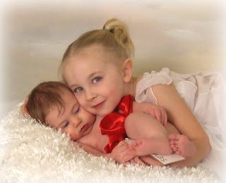 Newborn and Sibling Photography Christmas