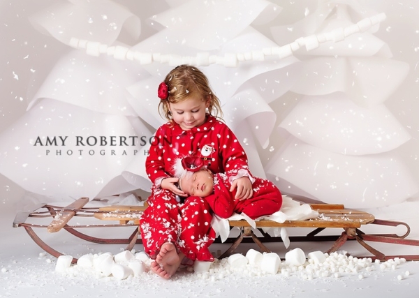 18 Photos of Christmas Newborn Sibling Photography