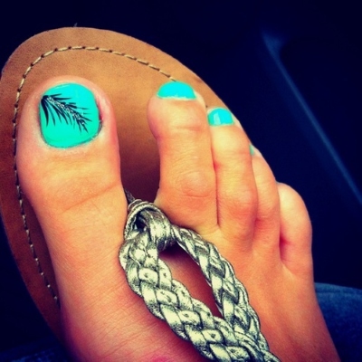 Summer Toe Nail Feather Designs