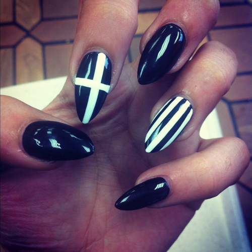 Black & White Pointy Nail Design