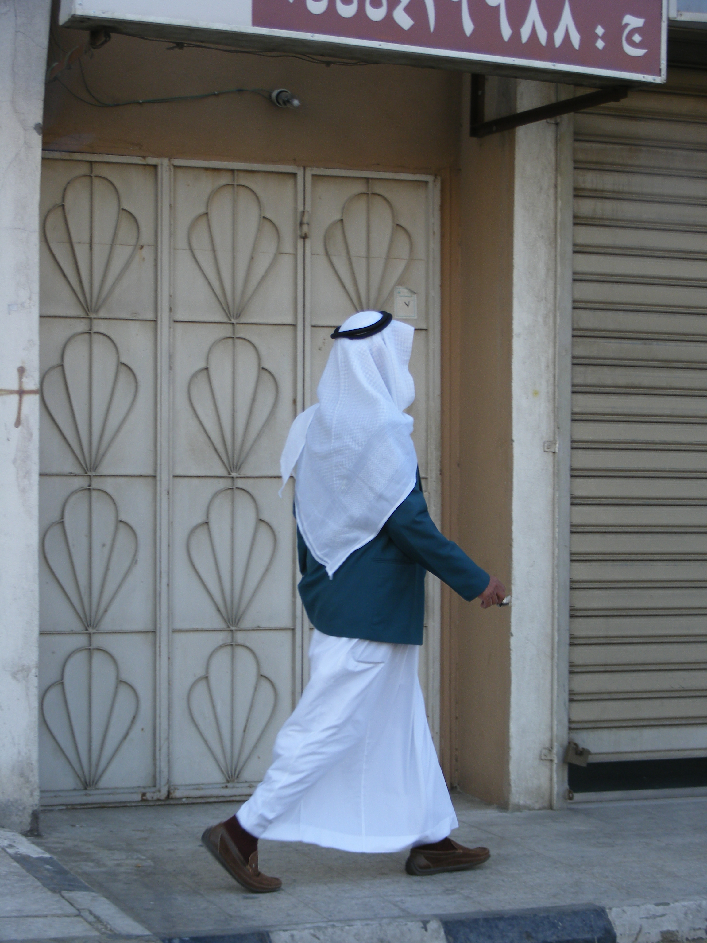Man and Images of Traditional Arab Dress Man and Images of Traditional Arab Dress