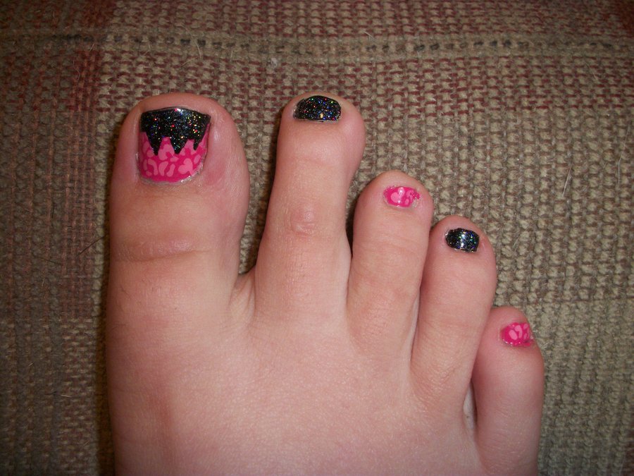 Pink and Black Toe Nail Art