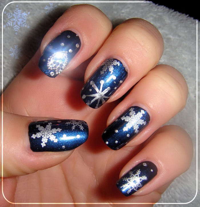 Blue Christmas Nail Art