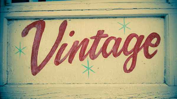 9 Photos of Retro Advertising Fonts